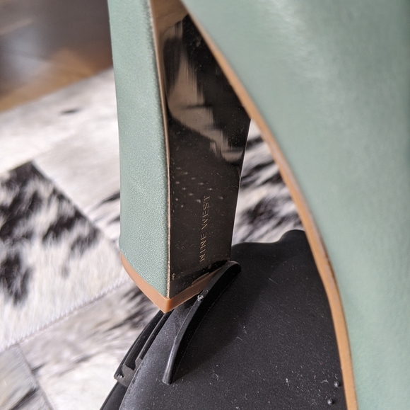 Nine West pump - Picture 3 of 6